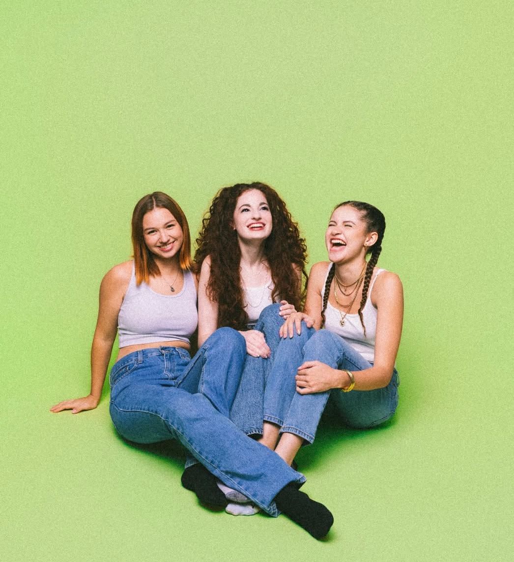 Nothing like modeling with your besties 💞✨ Barbizon Kansas City grads @siennagolden and @sophiabethgofficial fting @quinlynngrac3 shot by @at0dd