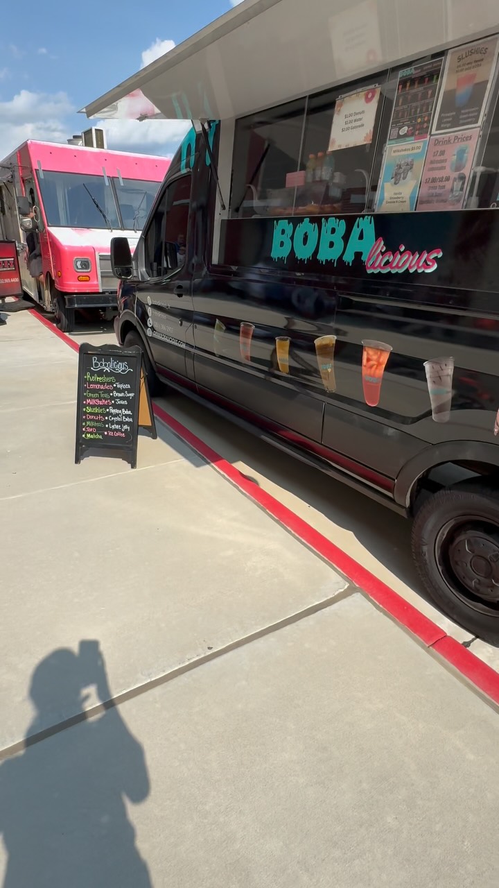 Meet the teacher Day @barbarabennettelementary Thank you PTO staff for having @bobalicious_tx come out and serve the community🙏🏼❤️ #events #community #schools #boba #drinks