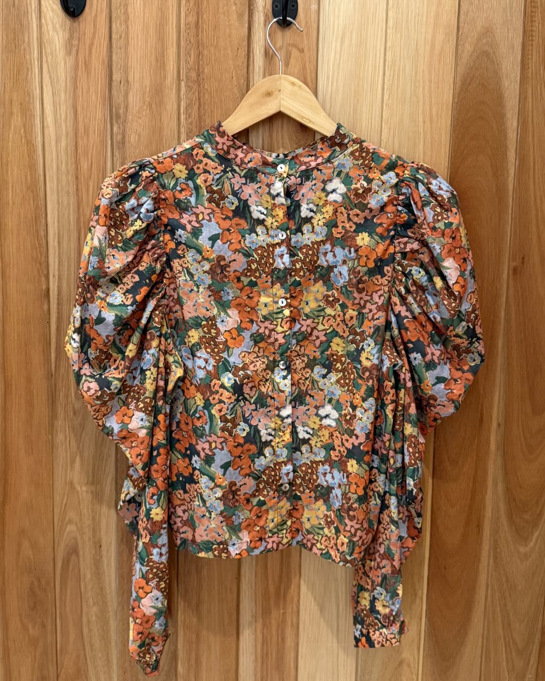 La nueva temporada ya se vive en Paseo del Jockey. ✨
Pasamos por @Wanamaoficial para sumarle estampas y mucha onda a nuestros looks de otoño–invierno. 🍂🖤
Contanos, ¿cuál fue tu favorito? 👀💫