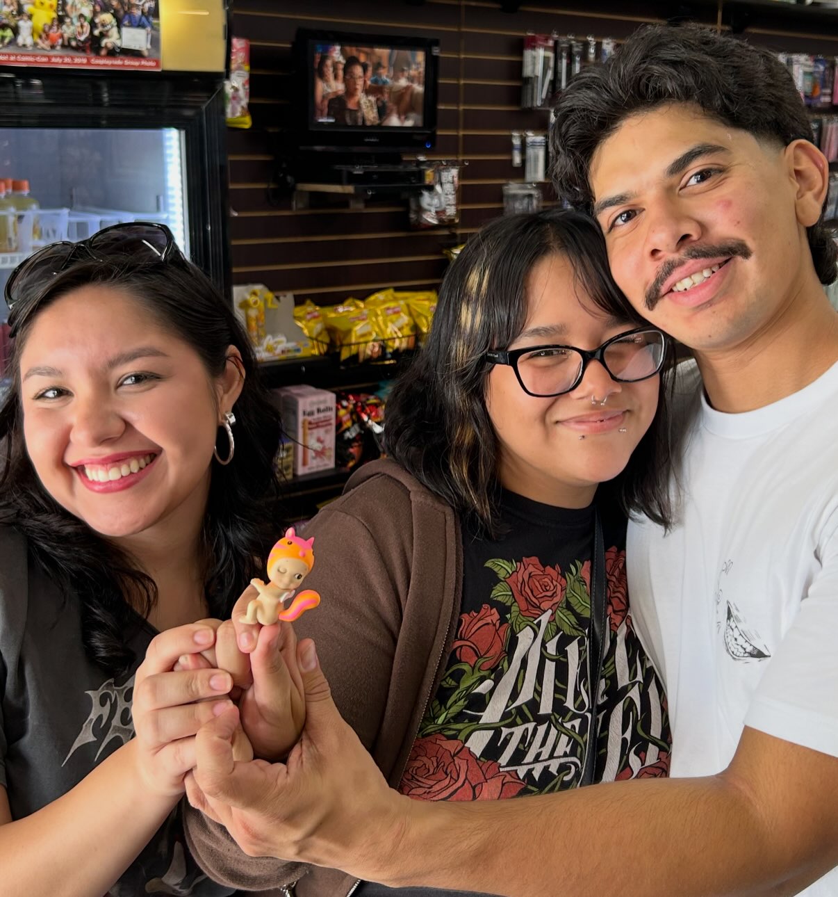 WEEKLY HIGHLIGHTS.
1. Sonny Secret! Chipmunk hipper! 👼
2. We are closing at 5pm tomorrow for Fourth of July! 🇺🇸
3. Jellycat Cuties! 🐰
4. Pickles are in! So many good coffee table books rn 📚
5. Batman Under The Red Hood compact edition 🦇
6. The boys were matching 🕺🕺
7. So many stickers upstairs! @bearandbirdgallery 🐻
8. Bear and Bird Cube featuring that new new! 🆕
9. Star Wars Black Series section ✨
10. New snackies! 🍡🍭🍫 #tatescomics